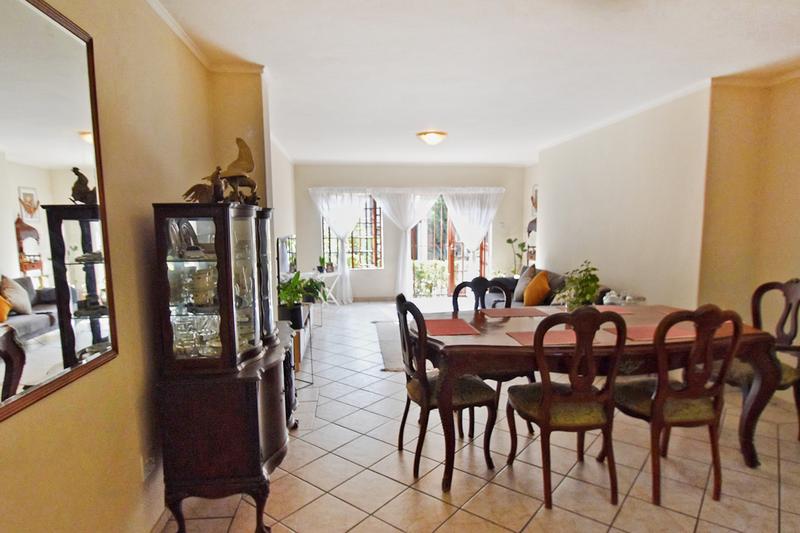 2 Bedroom Property for Sale in Atholl Gardens Gauteng