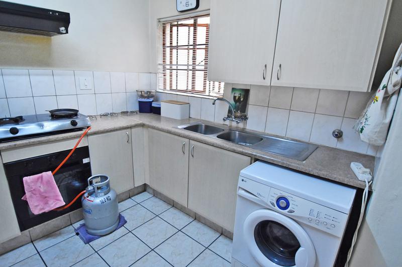 2 Bedroom Property for Sale in Atholl Gardens Gauteng