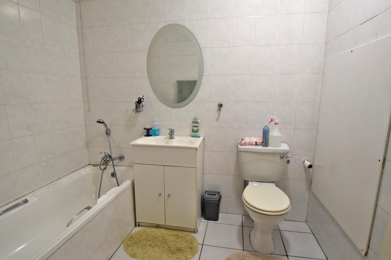 2 Bedroom Property for Sale in Atholl Gardens Gauteng