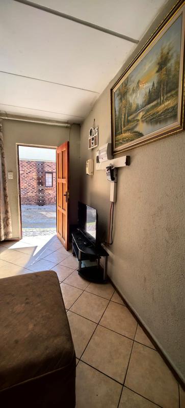 2 Bedroom Property for Sale in Olievenhoutbosch Gauteng
