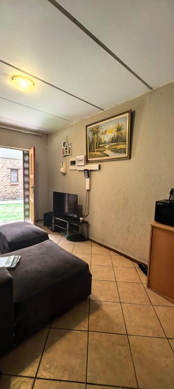 2 Bedroom Property for Sale in Olievenhoutbosch Gauteng