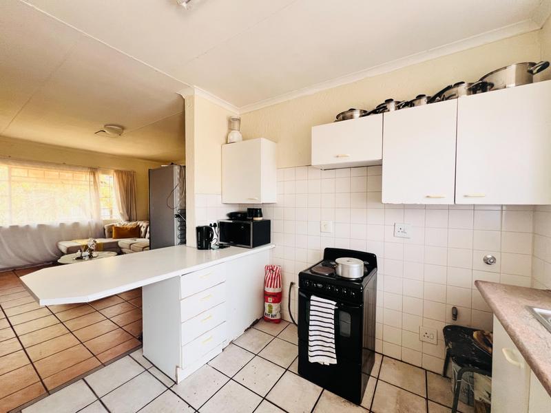 3 Bedroom Property for Sale in Die Hoewes Gauteng
