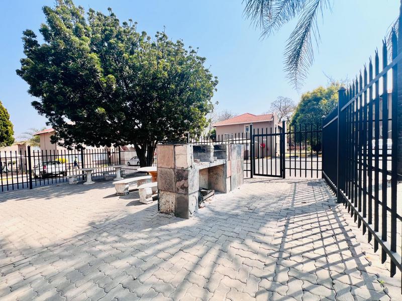 3 Bedroom Property for Sale in Die Hoewes Gauteng