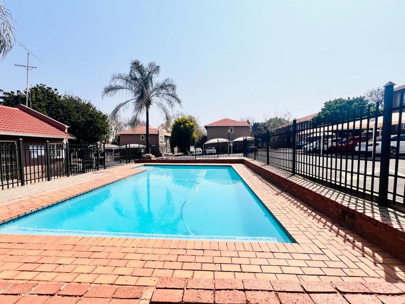 3 Bedroom Property for Sale in Die Hoewes Gauteng