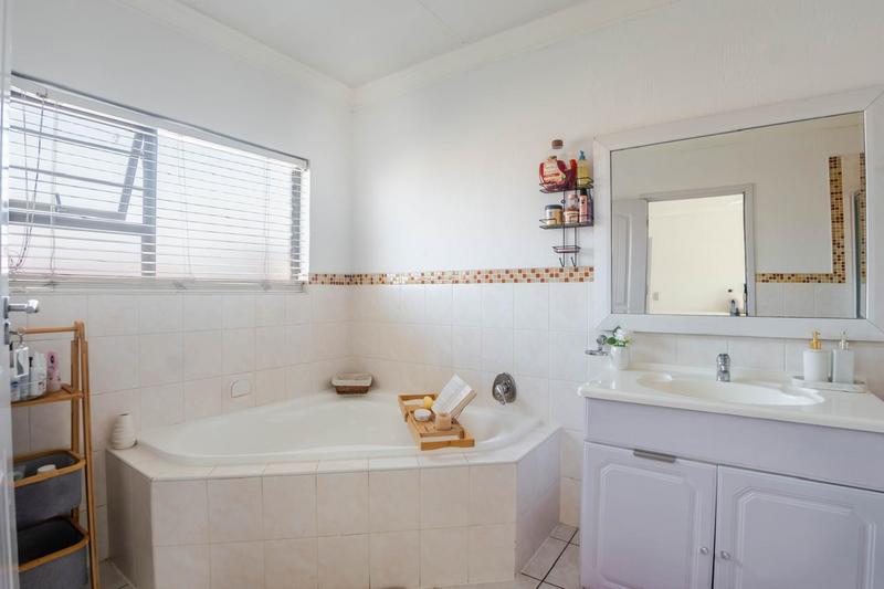 4 Bedroom Property for Sale in Van Riebeeck Park Gauteng