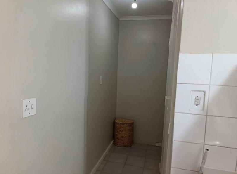 To Let 1 Bedroom Property for Rent in Cyrildene Gauteng