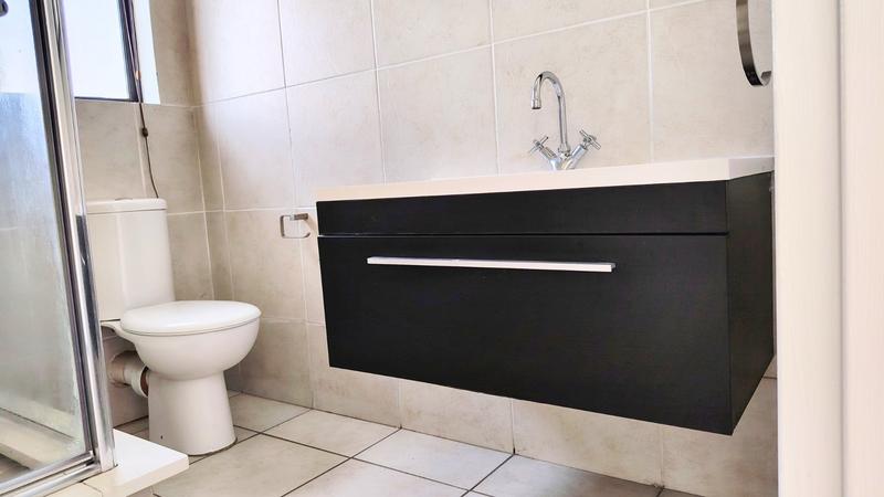 To Let 2 Bedroom Property for Rent in Greenstone Hill Gauteng