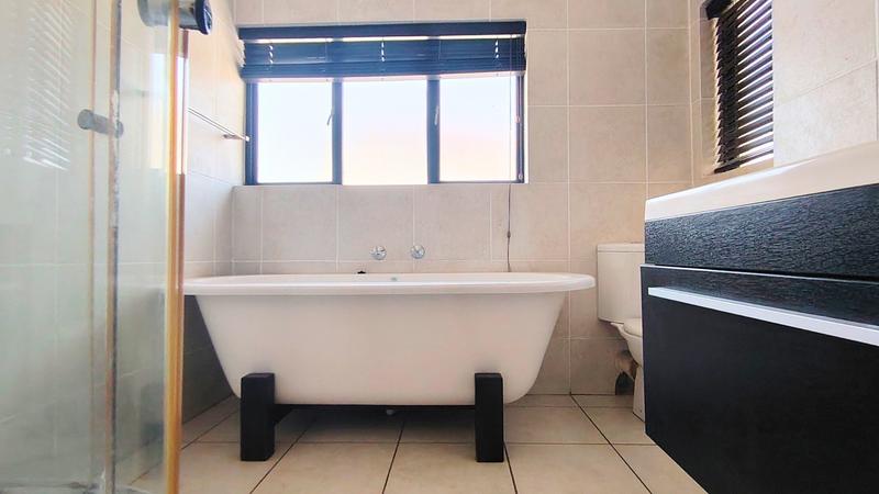 To Let 2 Bedroom Property for Rent in Greenstone Hill Gauteng