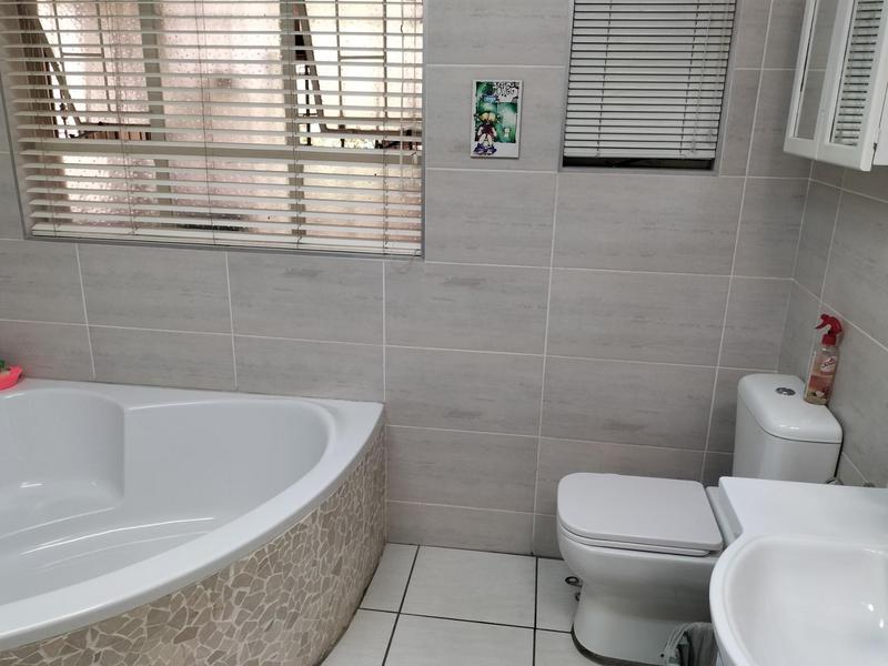 4 Bedroom Property for Sale in Eldoraigne Gauteng