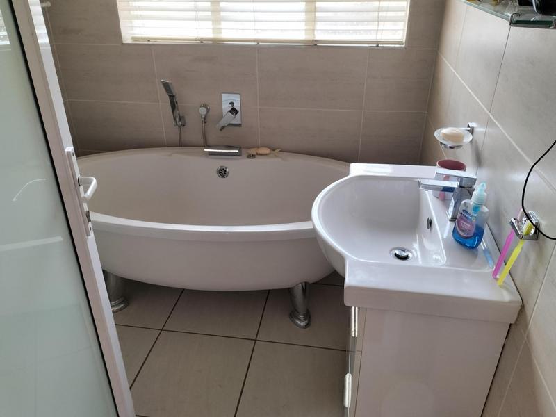 4 Bedroom Property for Sale in Eldoraigne Gauteng