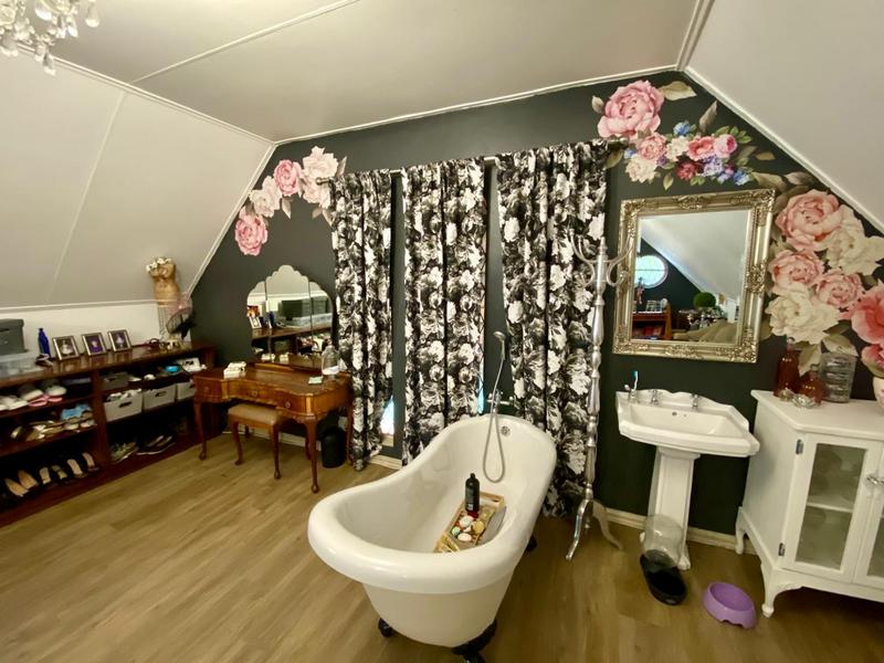 4 Bedroom Property for Sale in Peacehaven Gauteng