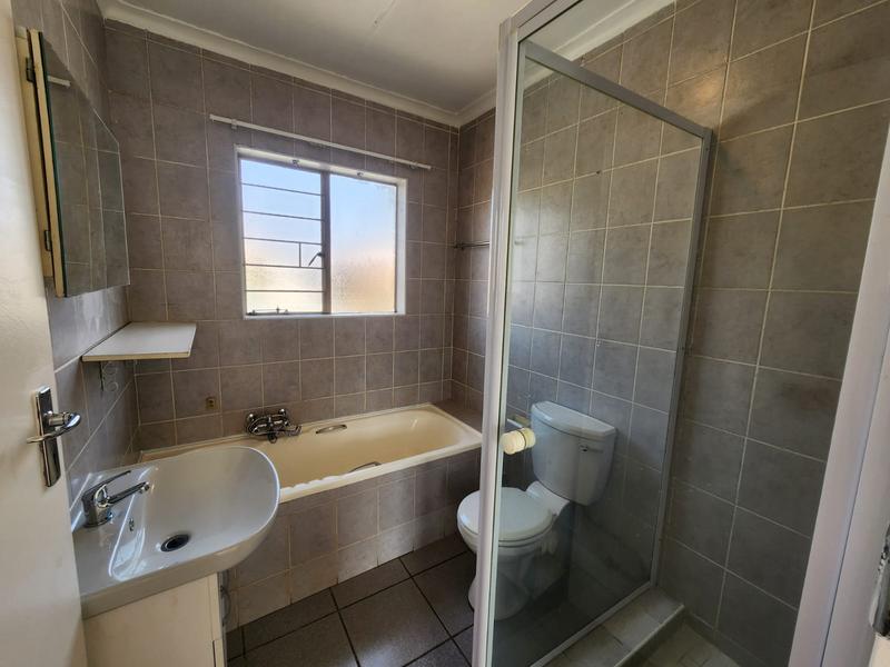 2 Bedroom Property for Sale in Florida Glen Gauteng