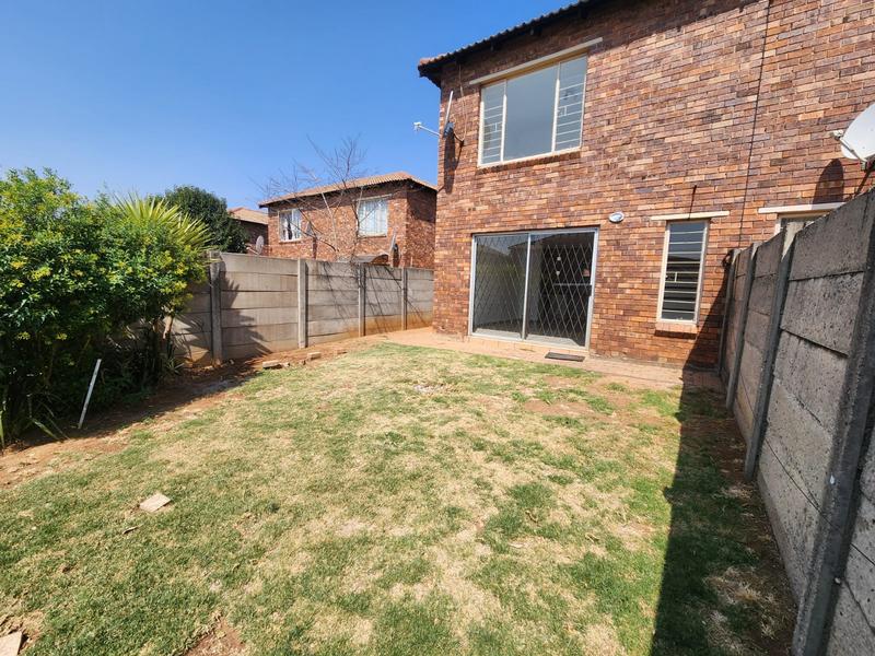 2 Bedroom Property for Sale in Florida Glen Gauteng