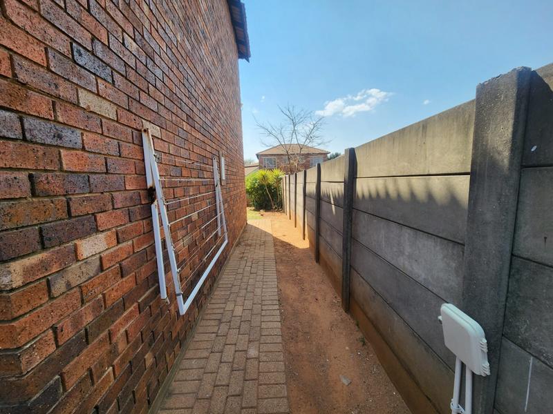 2 Bedroom Property for Sale in Florida Glen Gauteng