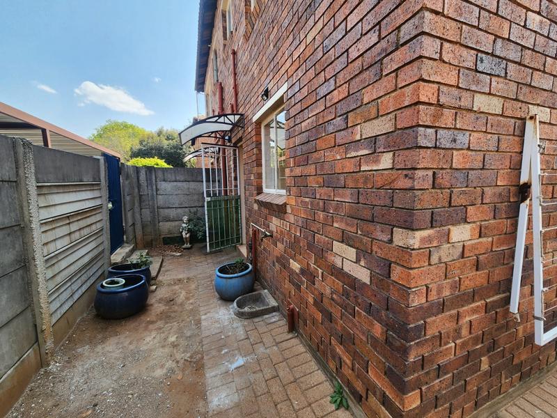 2 Bedroom Property for Sale in Florida Glen Gauteng