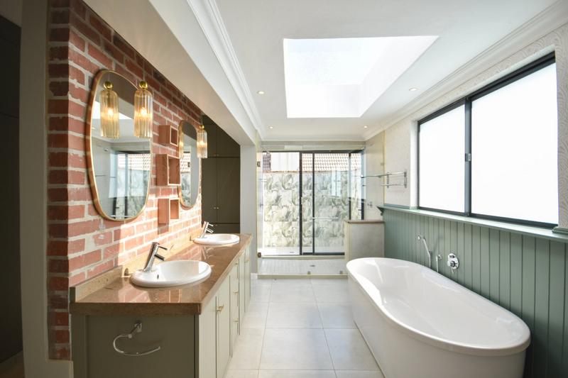 6 Bedroom Property for Sale in Midstream Estate Gauteng