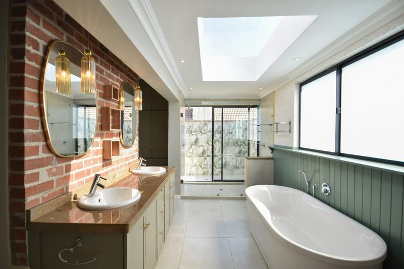 6 Bedroom Property for Sale in Midstream Estate Gauteng