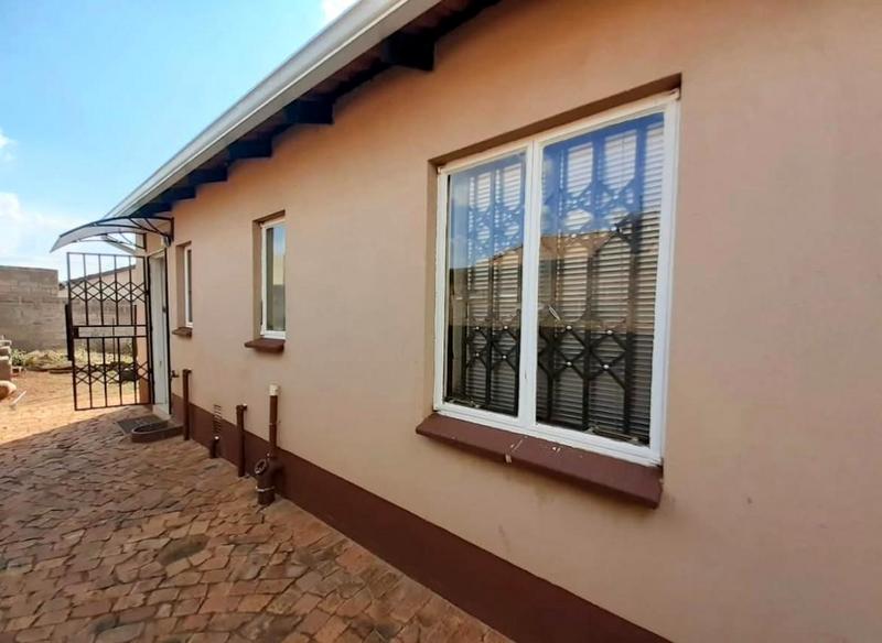 2 Bedroom Property for Sale in Protea Glen Gauteng