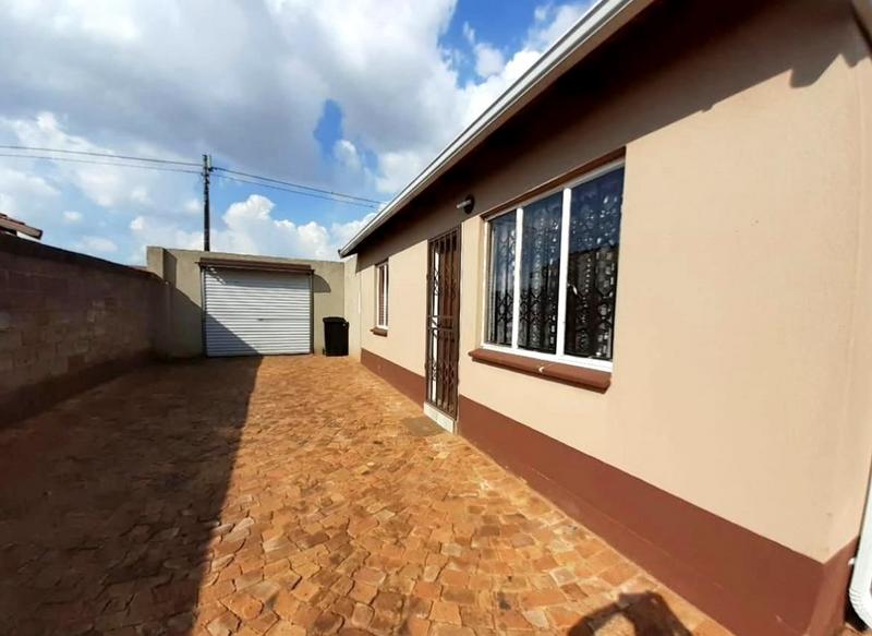 2 Bedroom Property for Sale in Protea Glen Gauteng