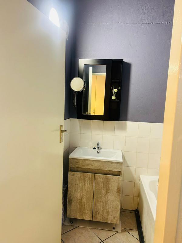 To Let 2 Bedroom Property for Rent in Bryanston Gauteng