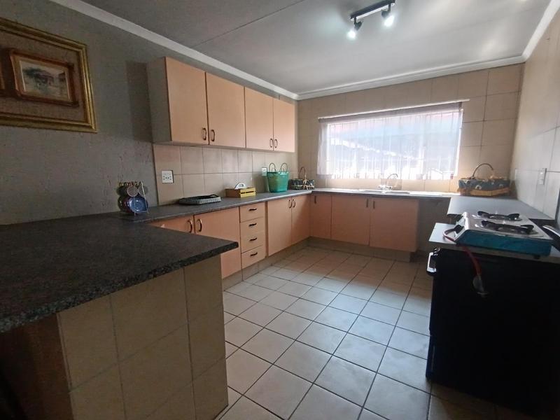 To Let 2 Bedroom Property for Rent in Symhurst Gauteng