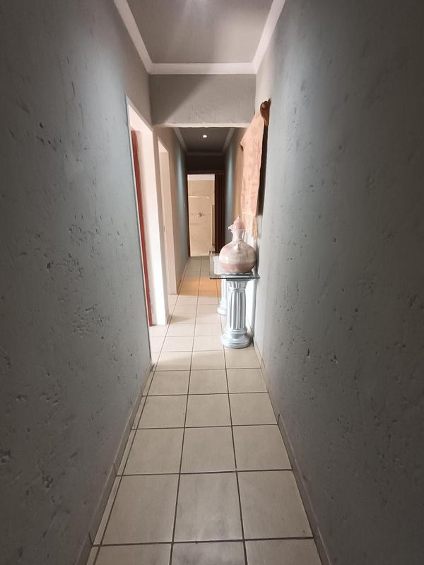 To Let 2 Bedroom Property for Rent in Symhurst Gauteng