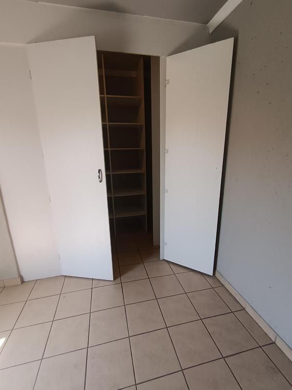 To Let 2 Bedroom Property for Rent in Symhurst Gauteng