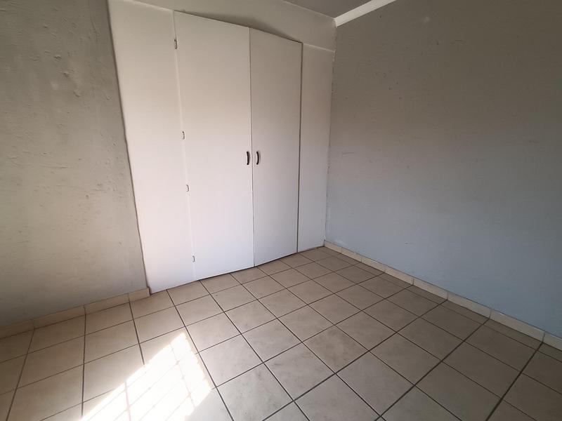 To Let 2 Bedroom Property for Rent in Symhurst Gauteng