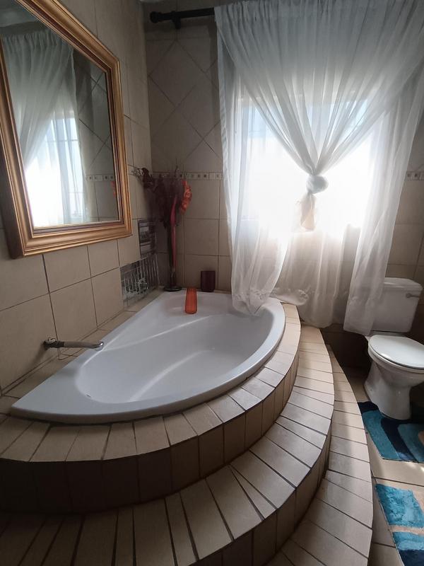 To Let 2 Bedroom Property for Rent in Symhurst Gauteng