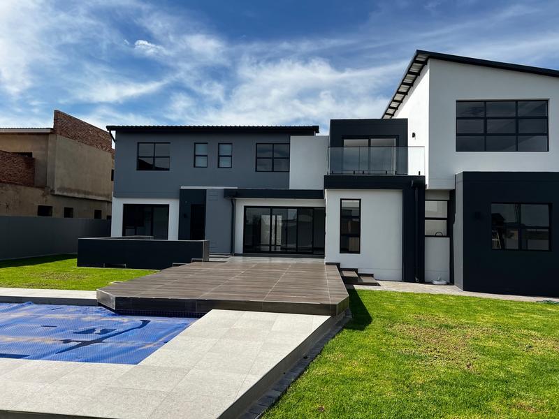 5 Bedroom Property for Sale in Midstream Heights Gauteng