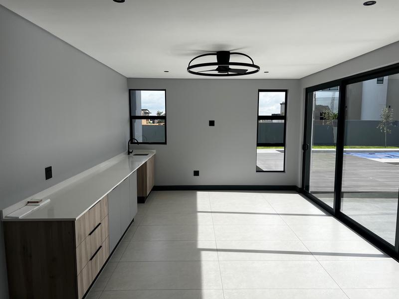 5 Bedroom Property for Sale in Midstream Heights Gauteng