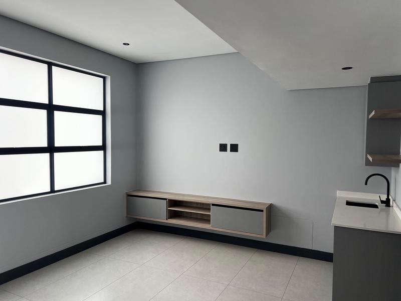 5 Bedroom Property for Sale in Midstream Heights Gauteng