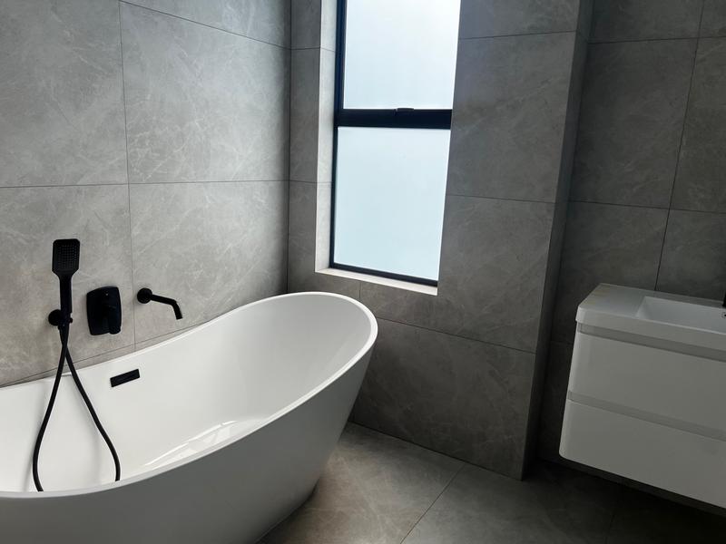 5 Bedroom Property for Sale in Midstream Heights Gauteng