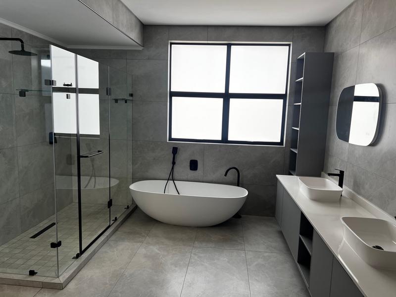 5 Bedroom Property for Sale in Midstream Heights Gauteng