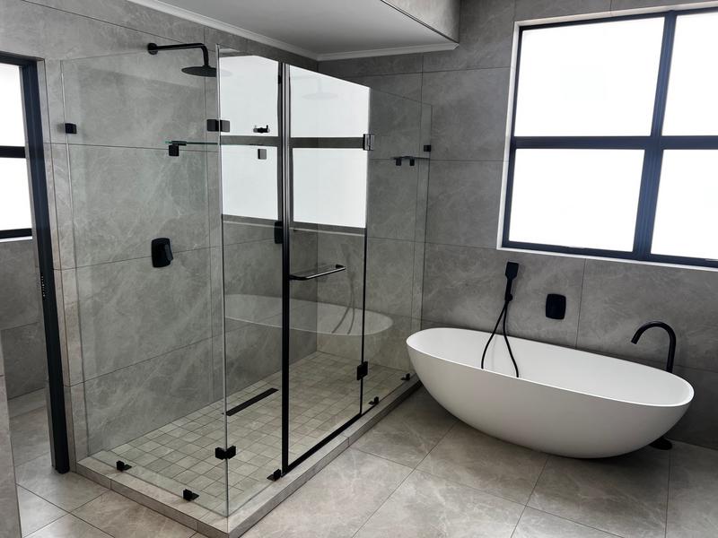 5 Bedroom Property for Sale in Midstream Heights Gauteng