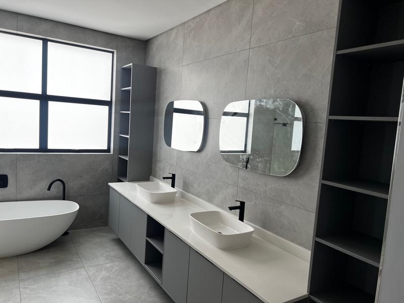 5 Bedroom Property for Sale in Midstream Heights Gauteng