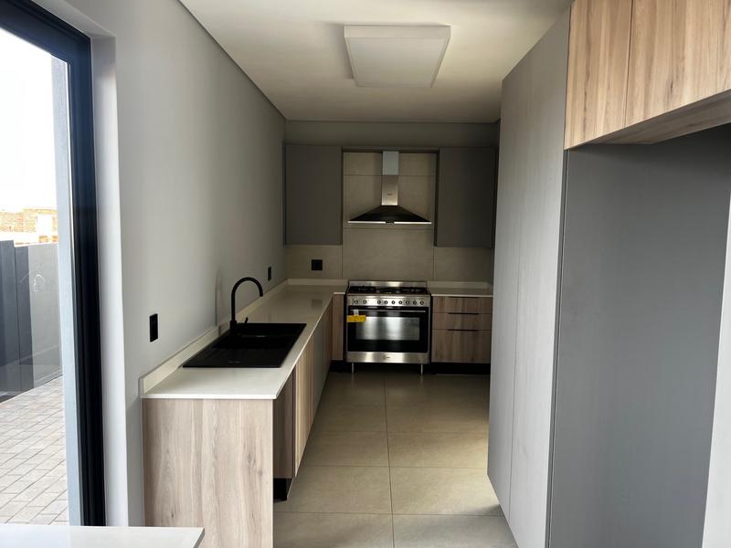 5 Bedroom Property for Sale in Midstream Heights Gauteng