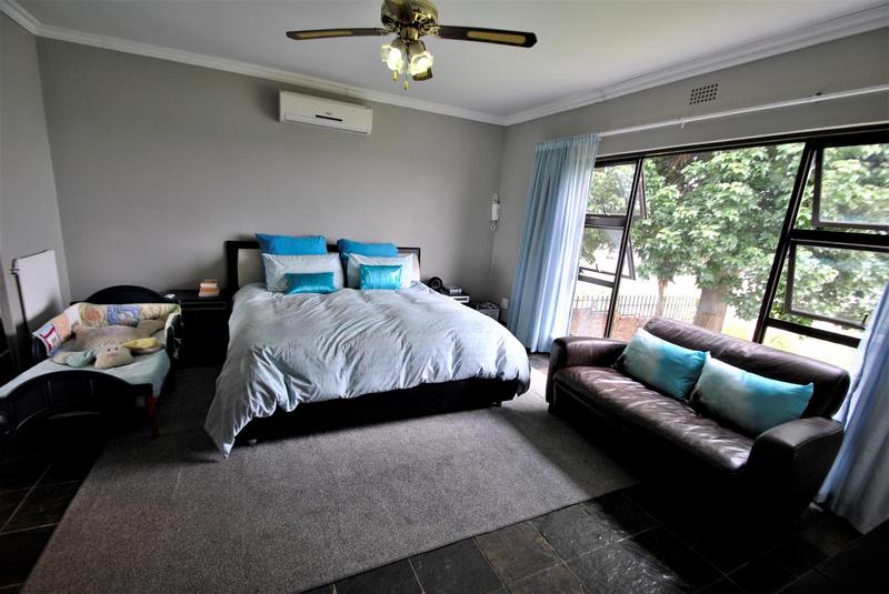 4 Bedroom Property for Sale in Glenvista Gauteng