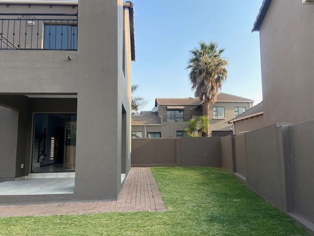 To Let 3 Bedroom Property for Rent in Amorosa Gauteng