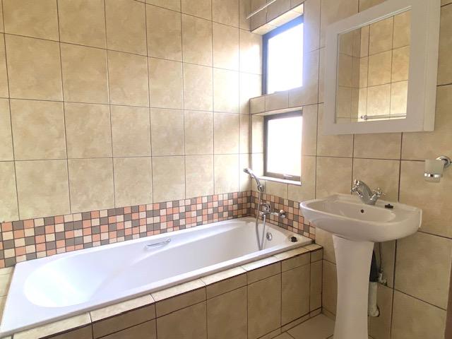 To Let 3 Bedroom Property for Rent in Amorosa Gauteng