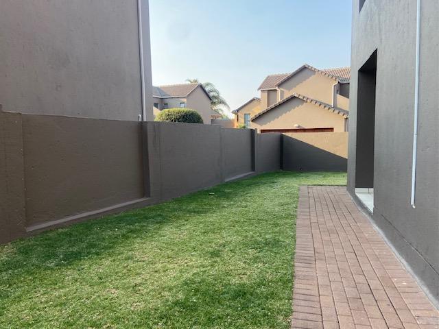 To Let 3 Bedroom Property for Rent in Amorosa Gauteng