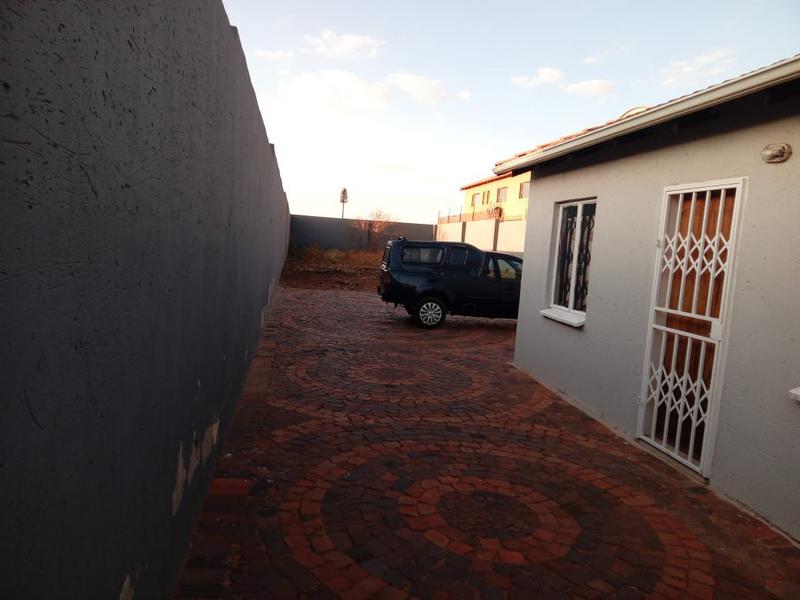 2 Bedroom Property for Sale in Protea Glen Gauteng