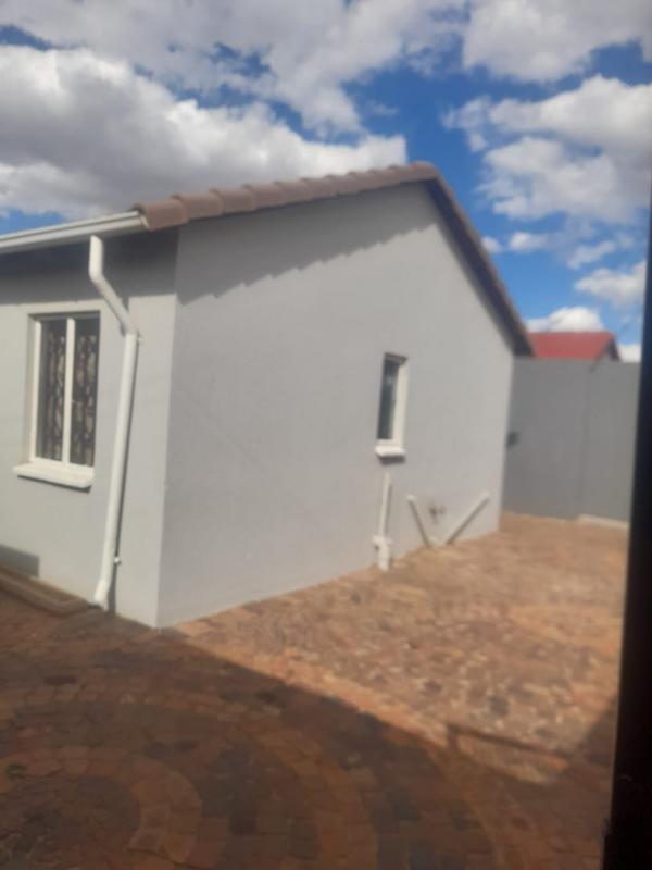 2 Bedroom Property for Sale in Protea Glen Gauteng