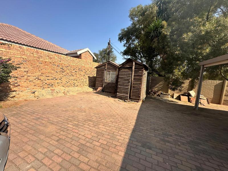 5 Bedroom Property for Sale in Erasmia Gauteng