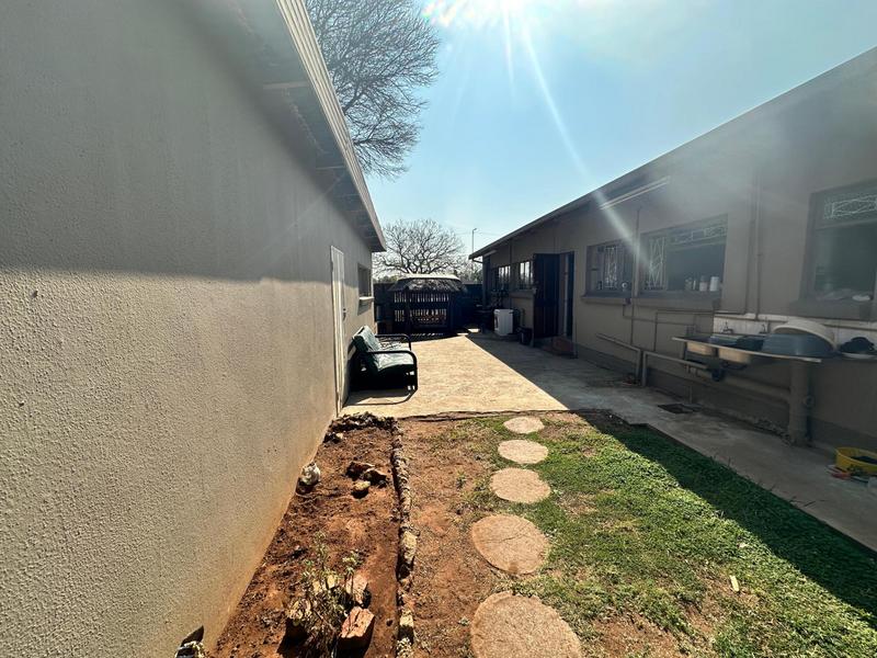 5 Bedroom Property for Sale in Erasmia Gauteng