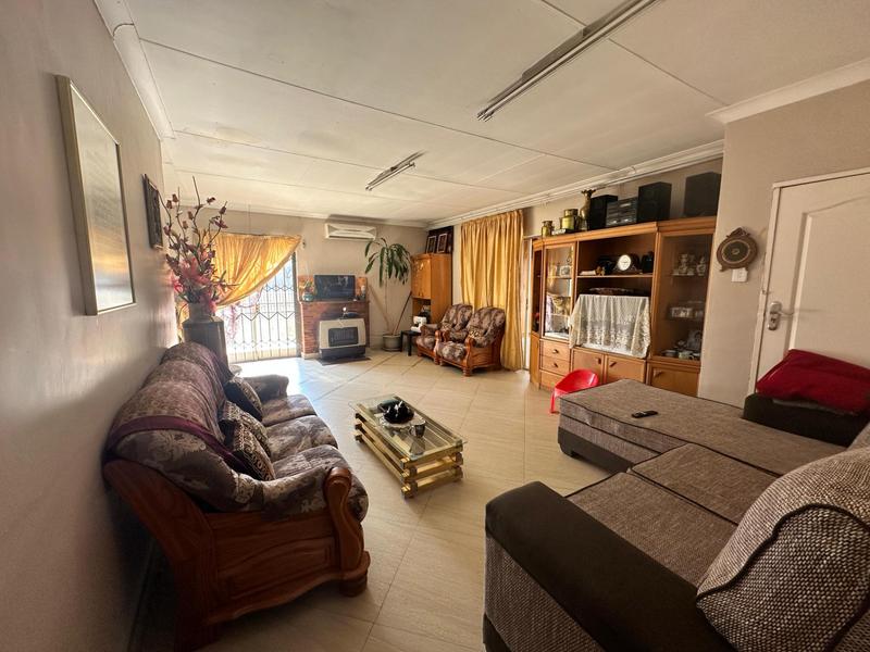 5 Bedroom Property for Sale in Erasmia Gauteng