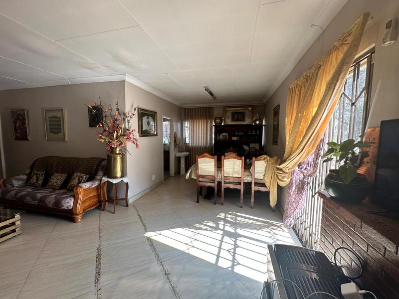 5 Bedroom Property for Sale in Erasmia Gauteng