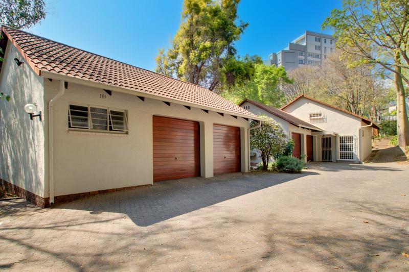 3 Bedroom Property for Sale in Sandhurst Gauteng