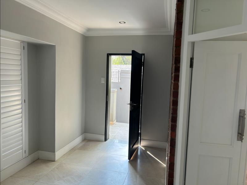 1 Bedroom Property for Sale in Bryanston Gauteng