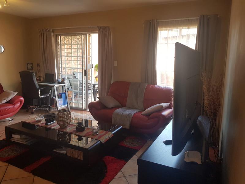 To Let 2 Bedroom Property for Rent in Equestria Gauteng